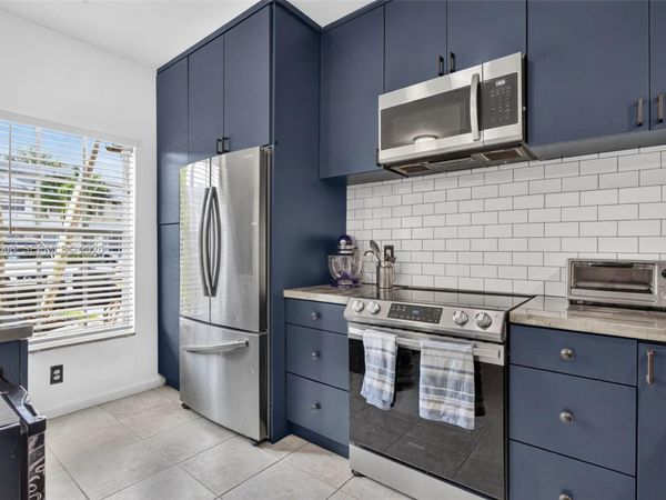9939 NW 56th Pl , Coral Springs, FL 33076