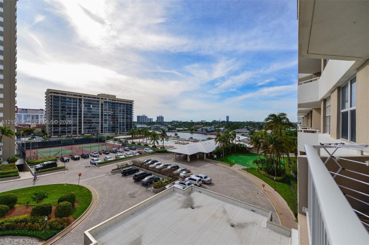 1965 S Ocean Dr, Unit 4C, Hallandale Beach, FL 33009 Photo