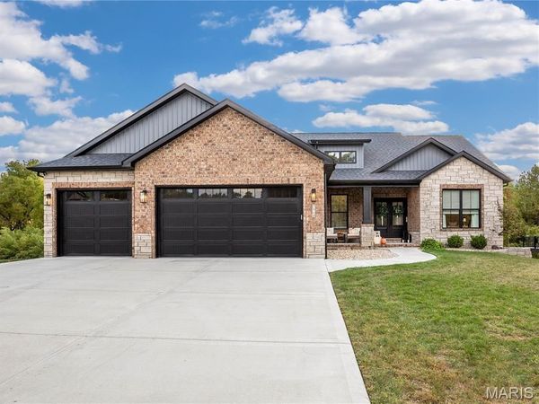 224 Stonebridge Bluff Drive, Maryville, IL 62062