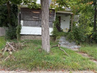 2110 Adams Avenue , Flint, Mi 48505