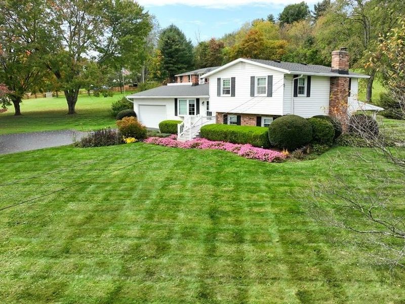 8069 Goodrich Road SW, Navarre, OH 44662 Photo 2