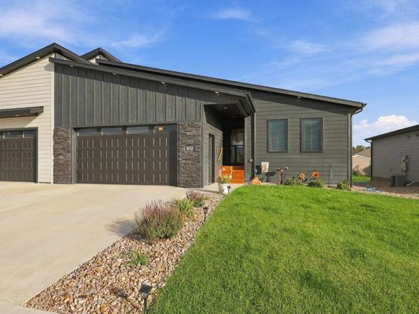 812 PETROS DR, Rapid City, SD 57701