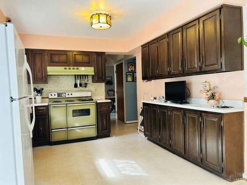 5497 Belcross Court, Green Township, OH 45238 Photo 4