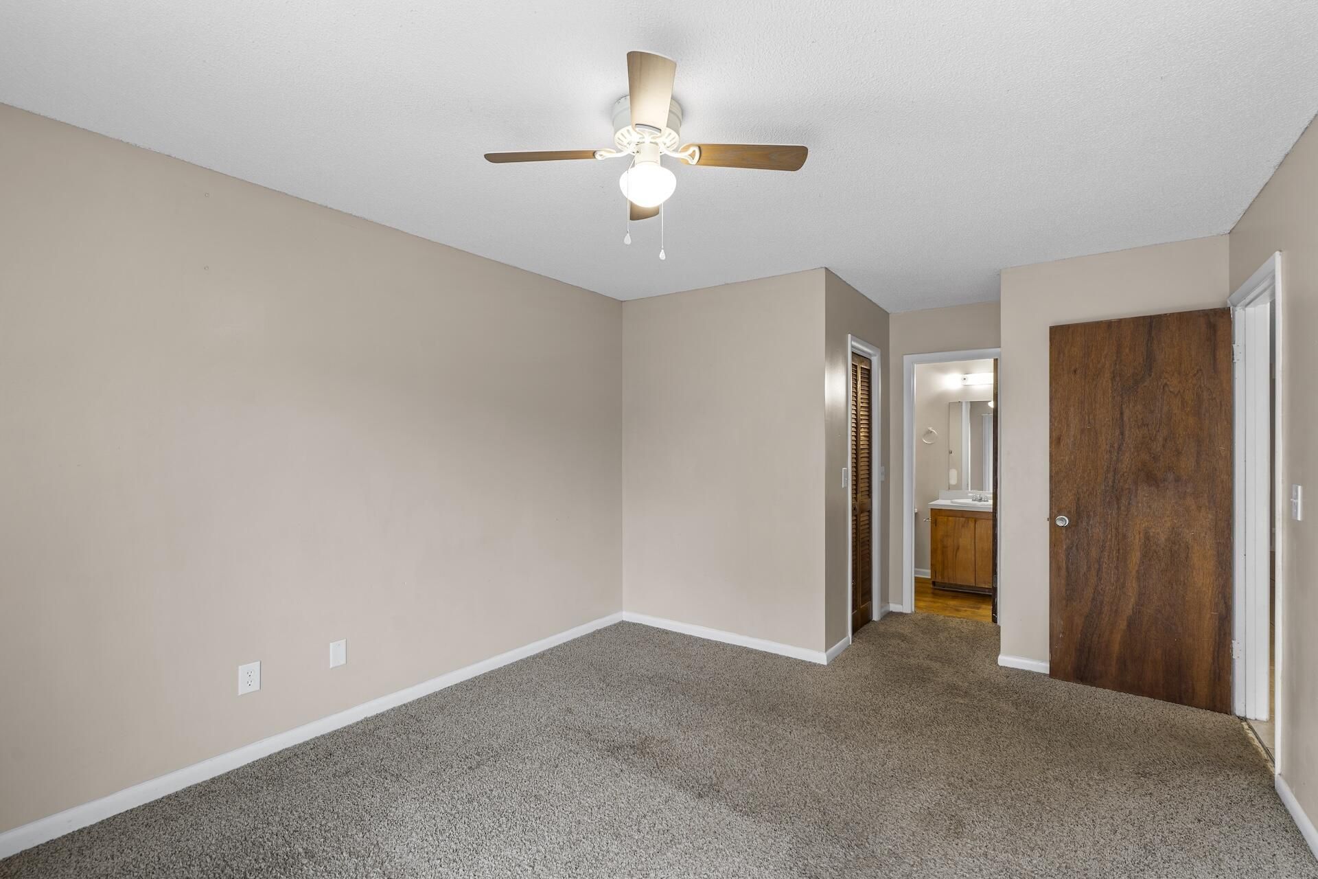 804 Greenmeadow Drive Photo 11