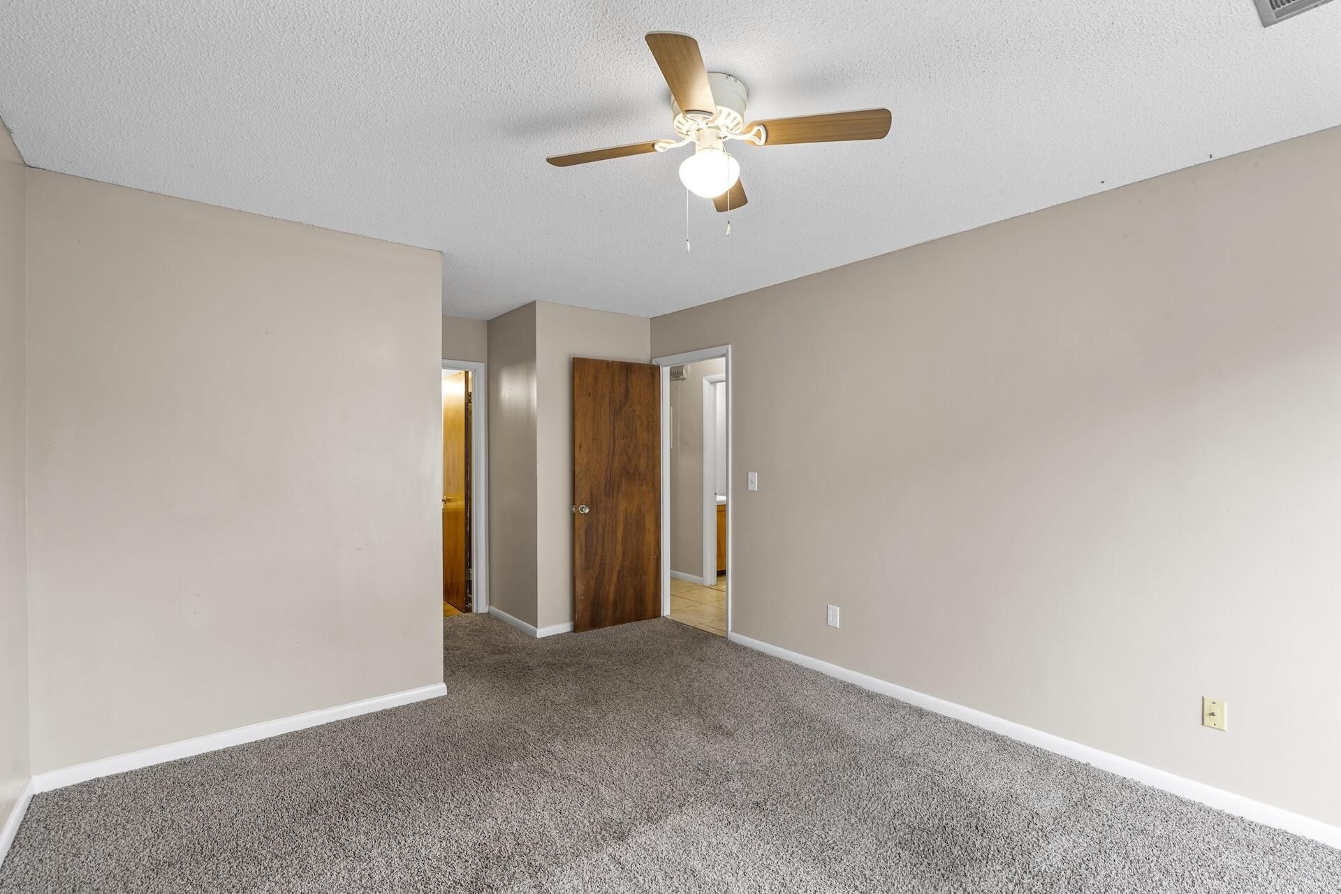 804 Greenmeadow Drive Photo 12