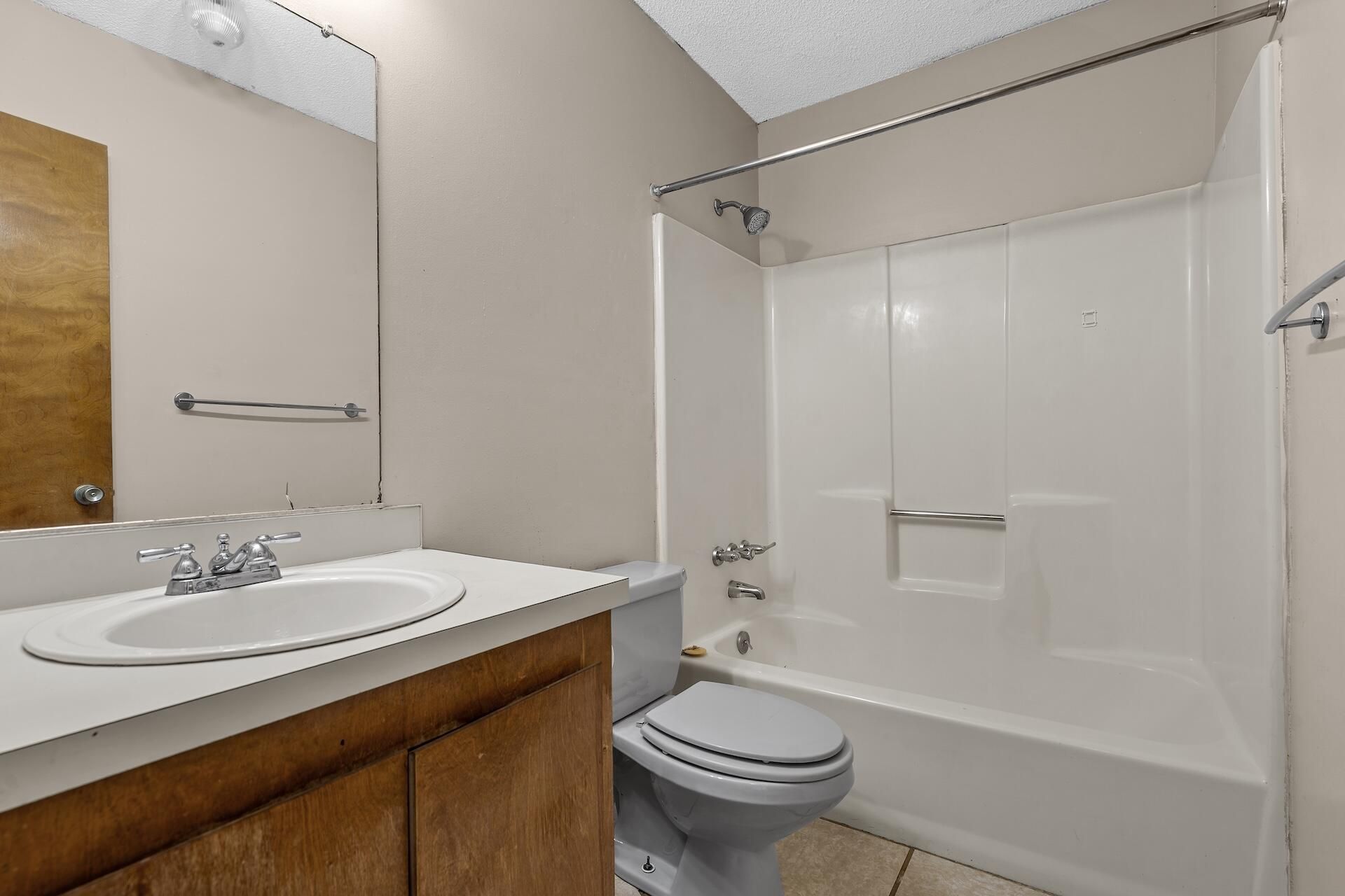 804 Greenmeadow Drive Photo 14