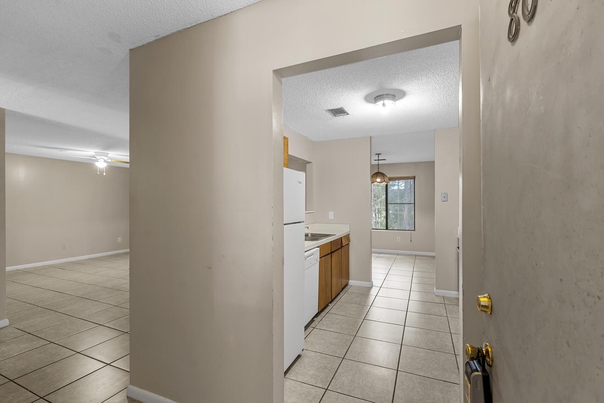 804 Greenmeadow Drive Photo 2