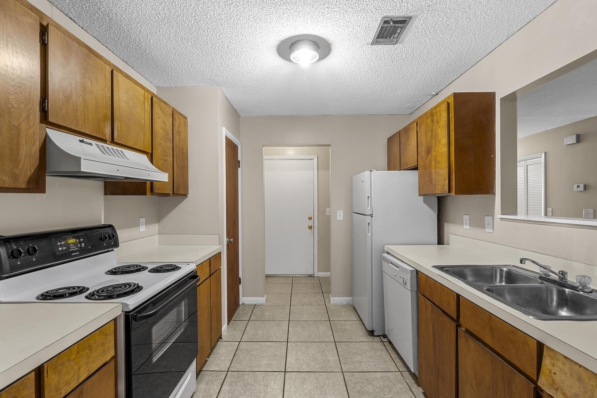 804 Greenmeadow Drive Photo 3