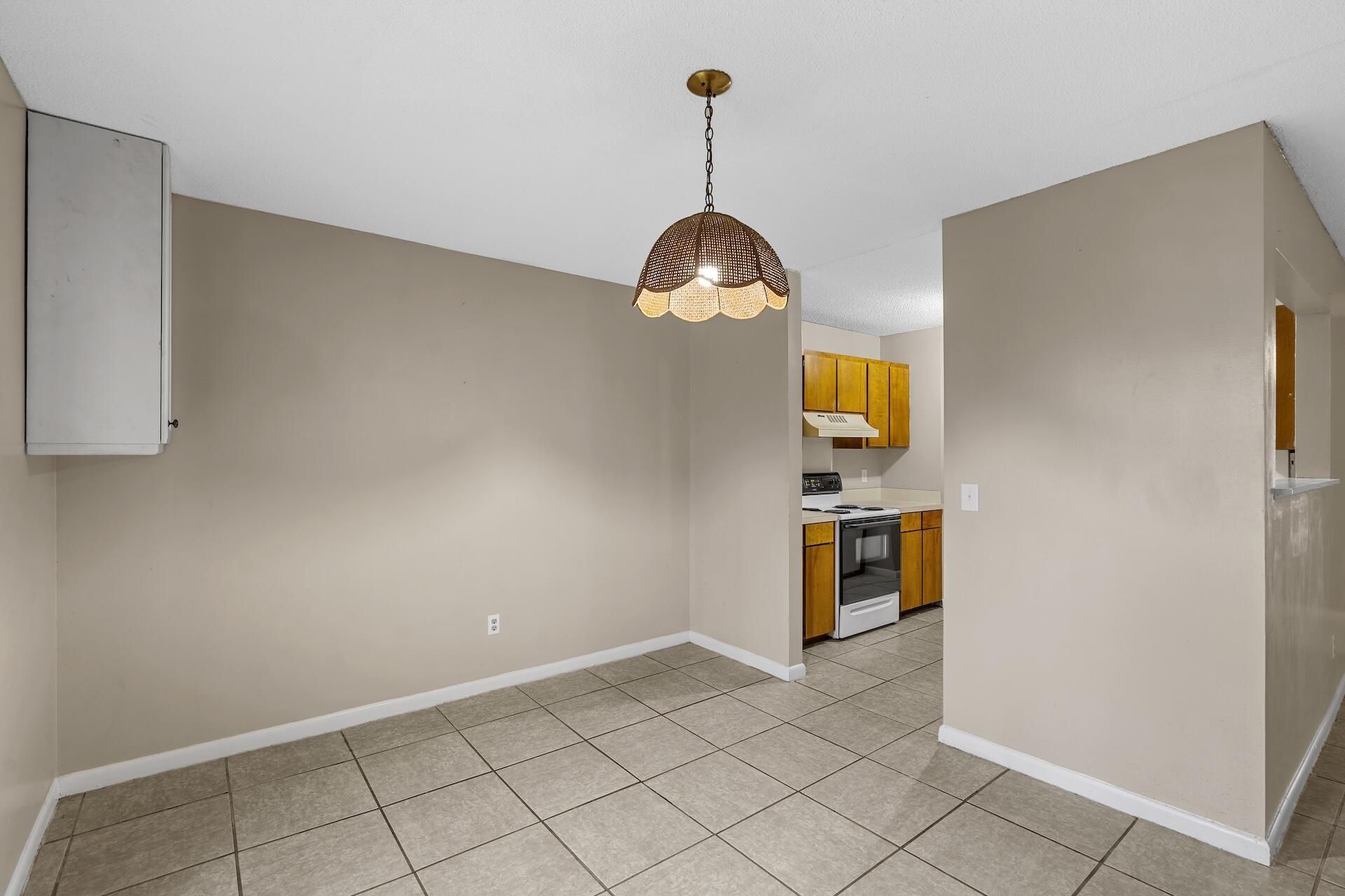 804 Greenmeadow Drive Photo 5
