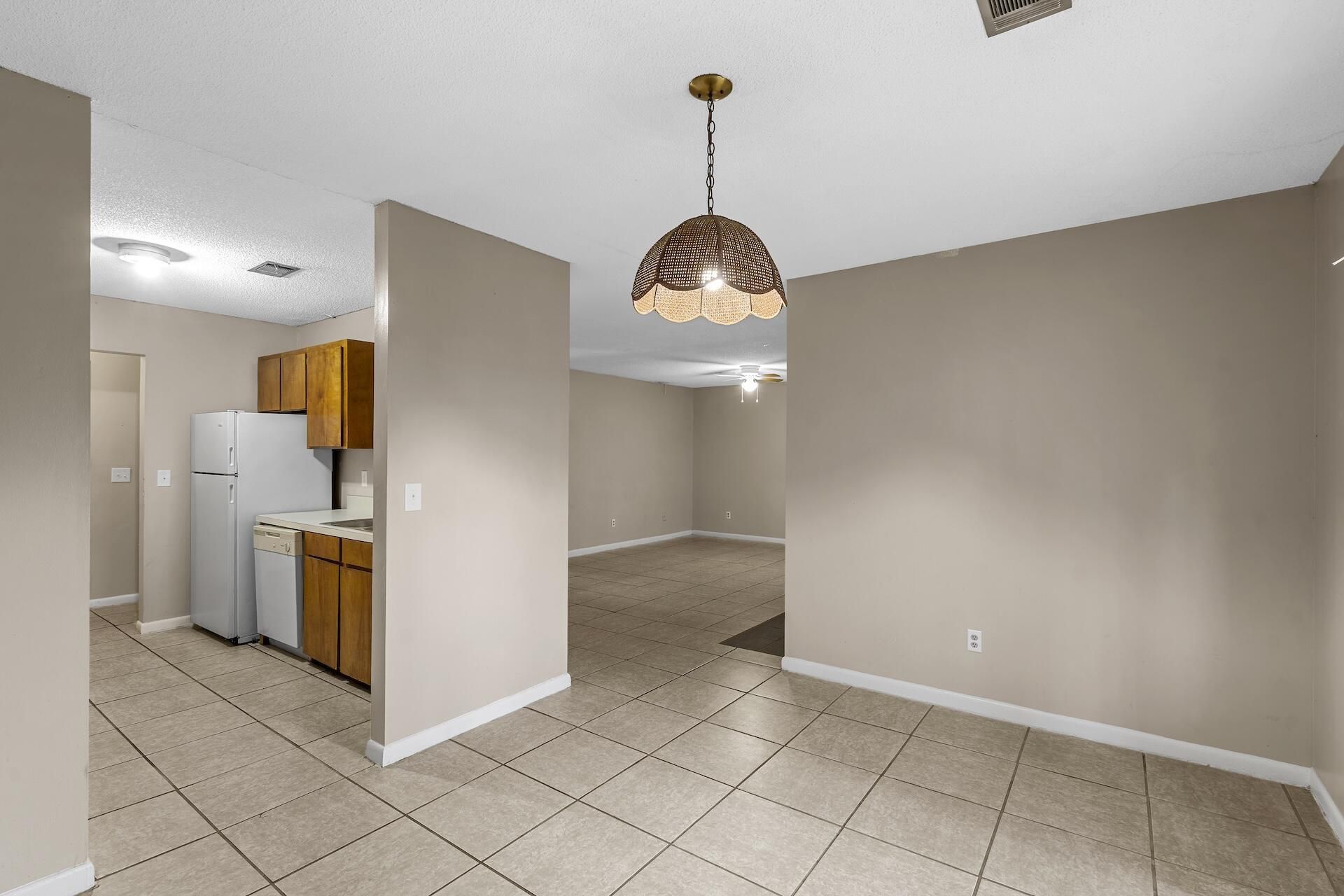 804 Greenmeadow Drive Photo 6