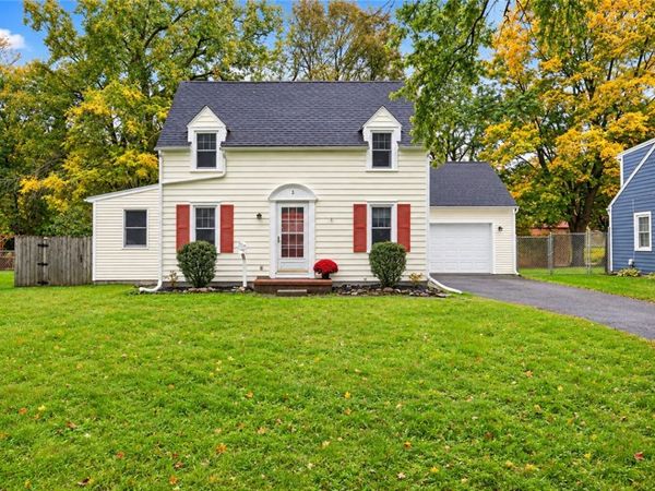 3 Barratt Place , Fairport, NY 14450