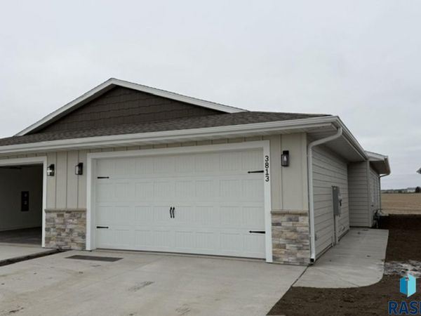 3813 S Joanne Ave, Sioux Falls, SD 57106
