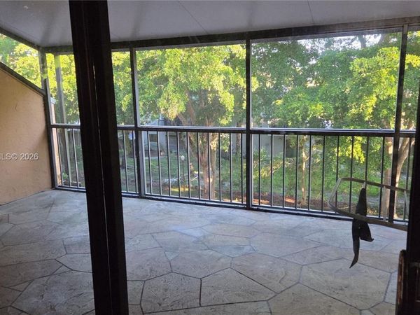 450 Commodore Dr, Unit 311, Plantation, FL 33325