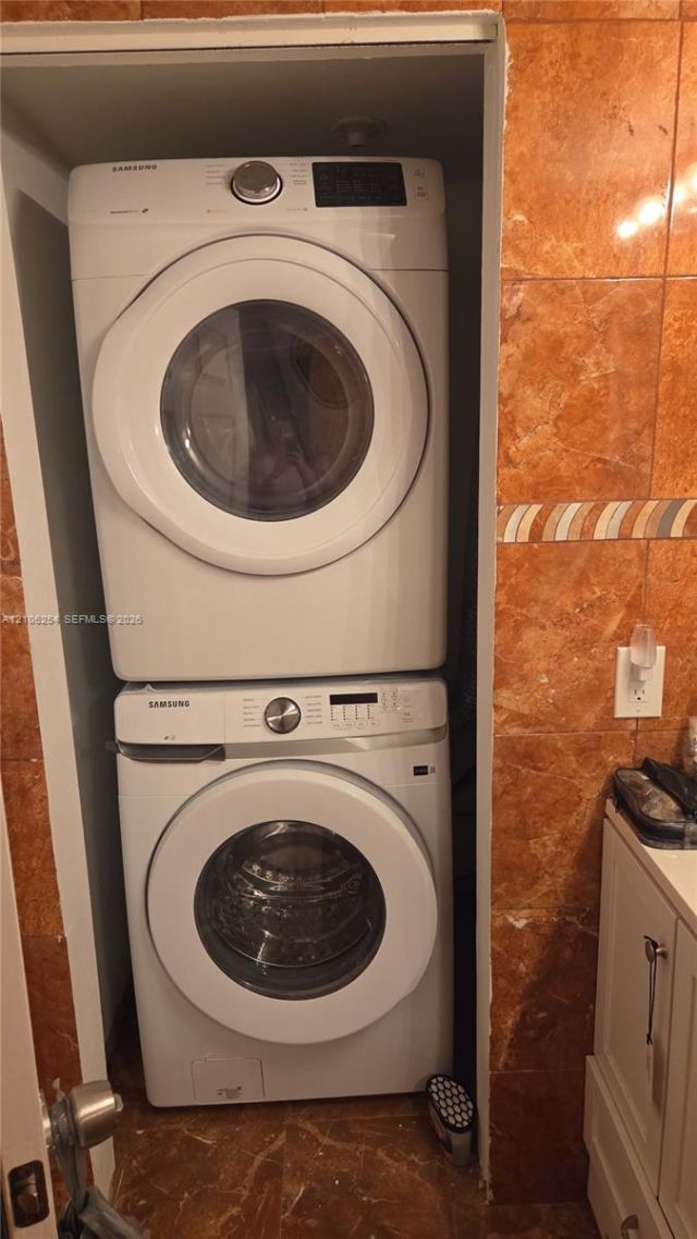 450 Commodore Dr, Unit 311, Plantation, FL 33325 Photo