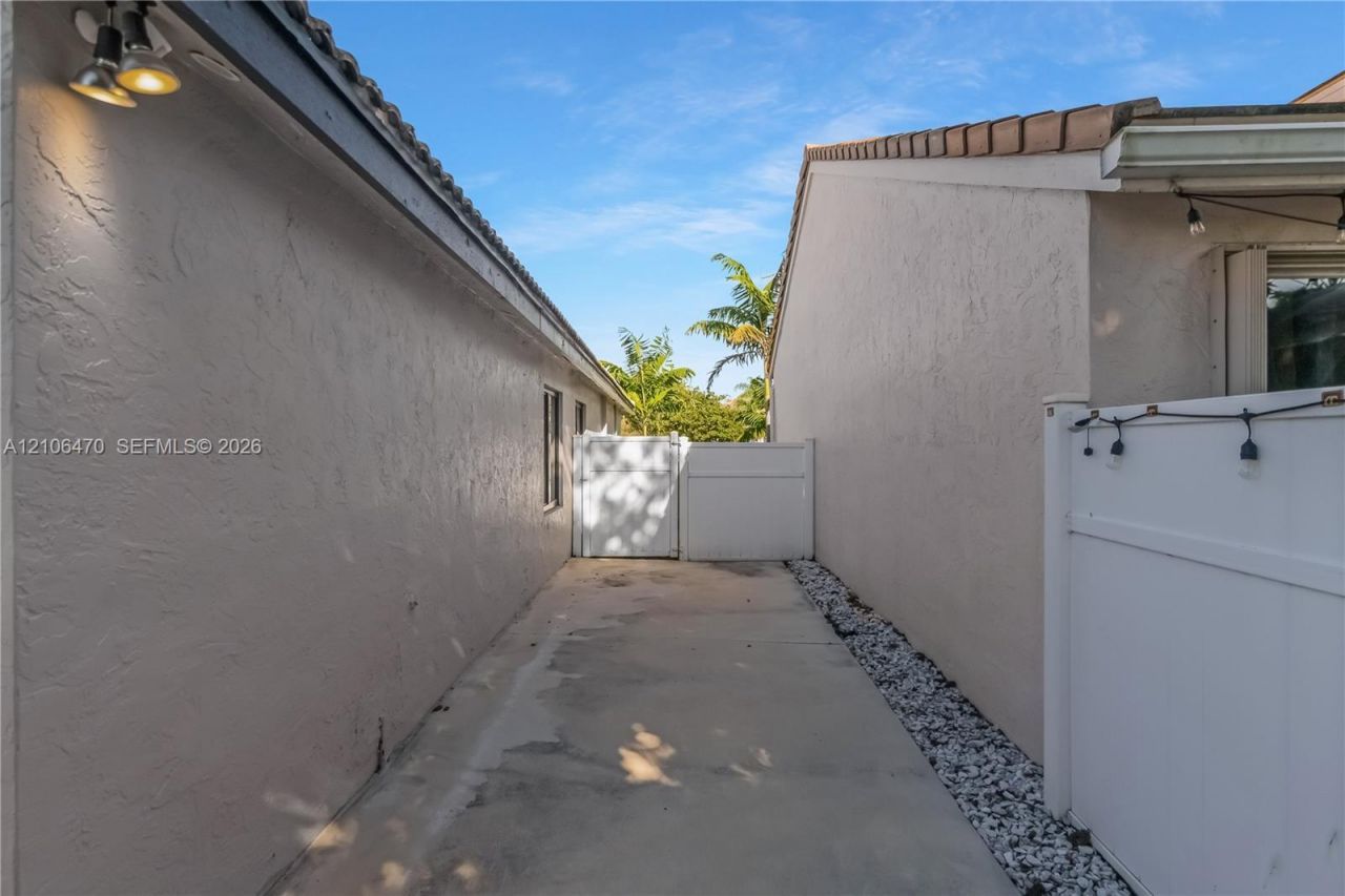 341 SW 182nd Way , Pembroke Pines, FL 33029 Photo