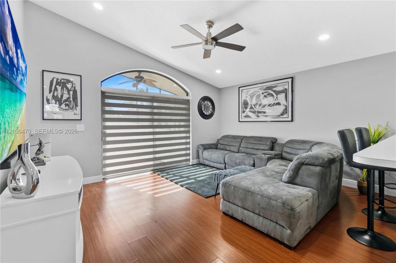 341 SW 182nd Way , Pembroke Pines, FL 33029 Photo