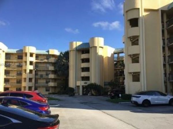 6575 W Oakland Park Blvd , Unit 208, Lauderhill, FL 33313