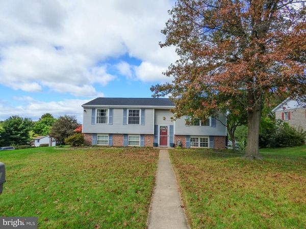 401 DARTHA DRIVE , DALLASTOWN, PA 17313