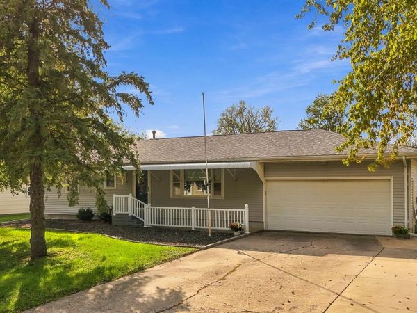 411 S 1st Avenue, Danville, IA 52623