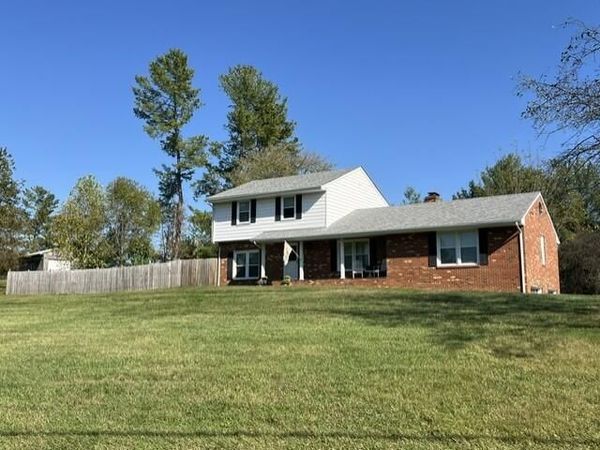 3422 Nemmo RD , Vinton, VA 24179