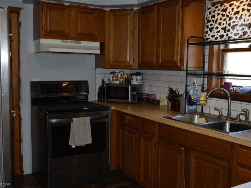 407 W Herrick Avenue, Wellington, OH 44090 Photo 6