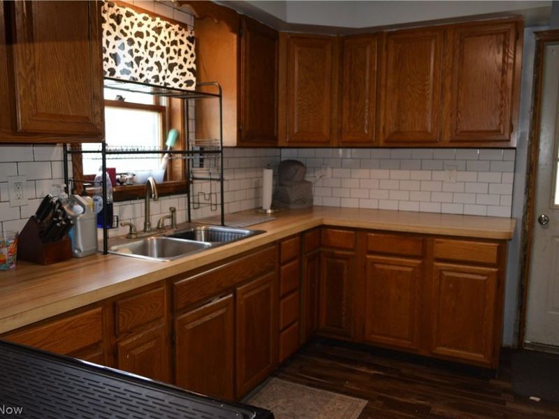 407 W Herrick Avenue, Wellington, OH 44090 Photo 8