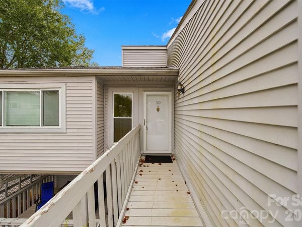 1050 21st Avenue NW, Unit 50, Hickory, NC 28601