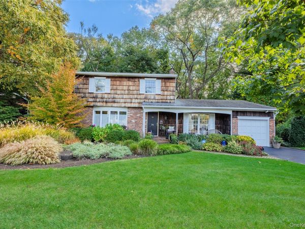 24 Gerald Lane , Old Bethpage, NY 11804