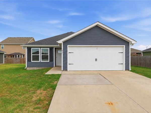 805 Parrot Lane, Siloam Springs, AR 72761
