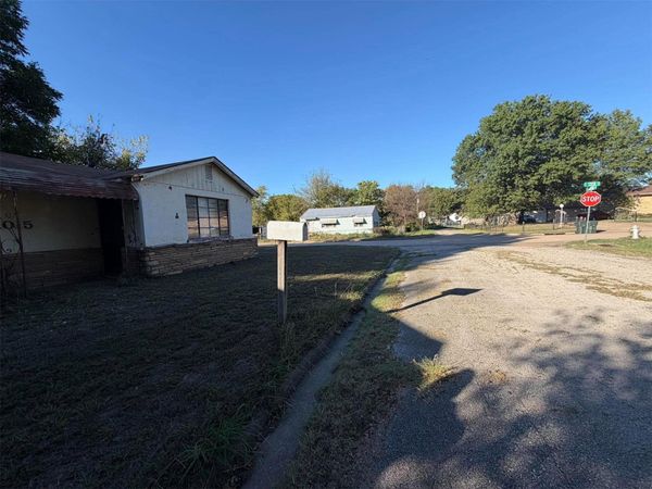 1015 N Wewoka Avenue , Claremore, OK 74017
