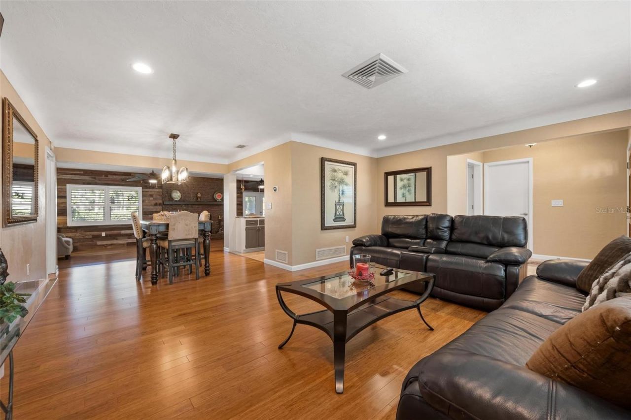 3323 Spring Mill Circle, Sarasota, FL 34239 Photo