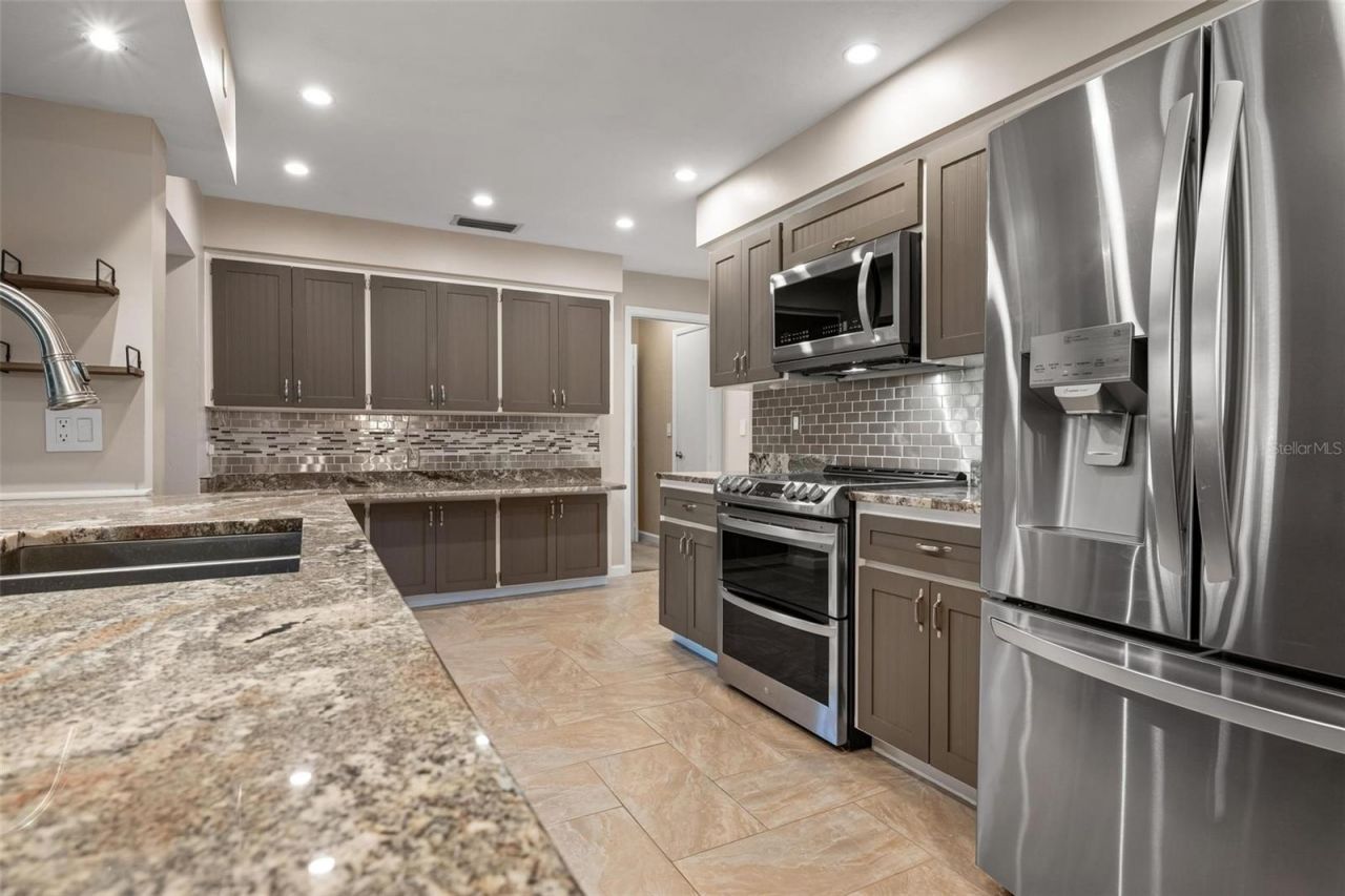 3323 Spring Mill Circle, Sarasota, FL 34239 Photo