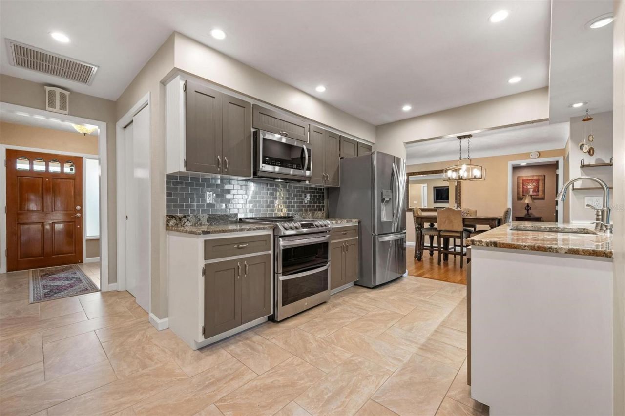 3323 Spring Mill Circle, Sarasota, FL 34239 Photo