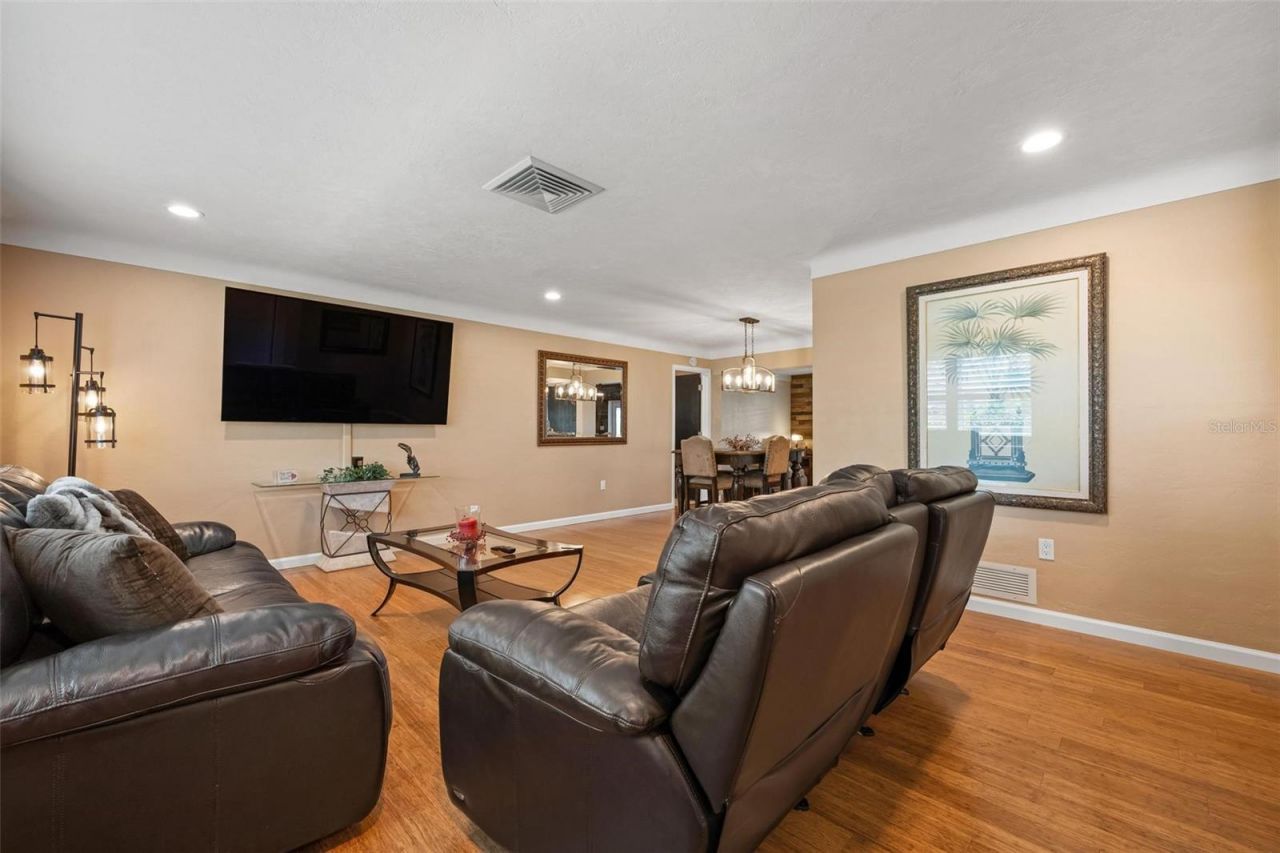 3323 Spring Mill Circle, Sarasota, FL 34239 Photo