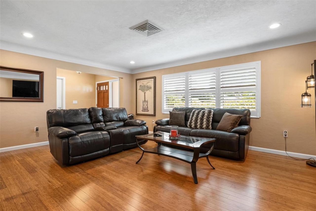 3323 Spring Mill Circle, Sarasota, FL 34239 Photo