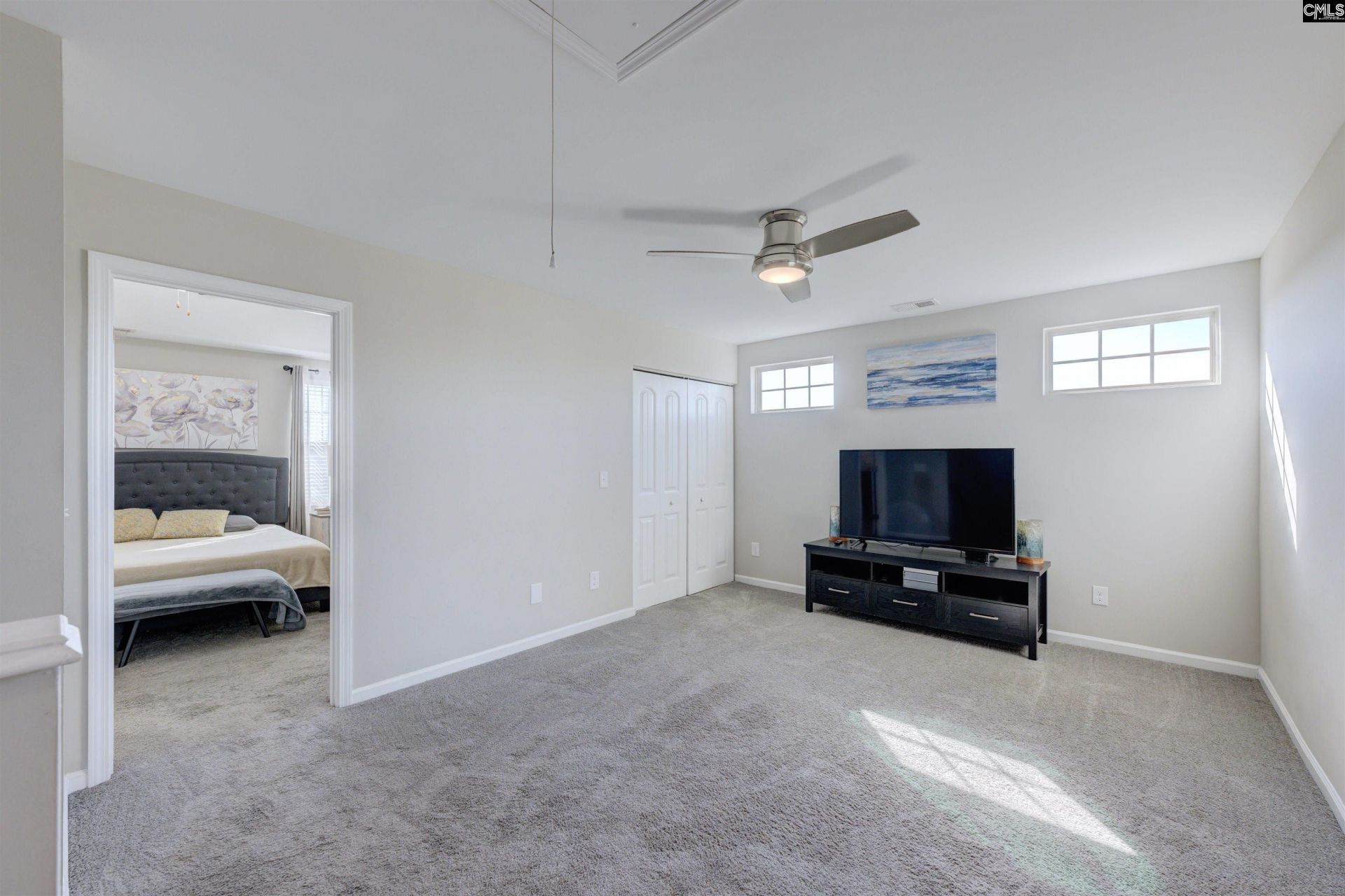 590 Kimpton Drive  Photo 10