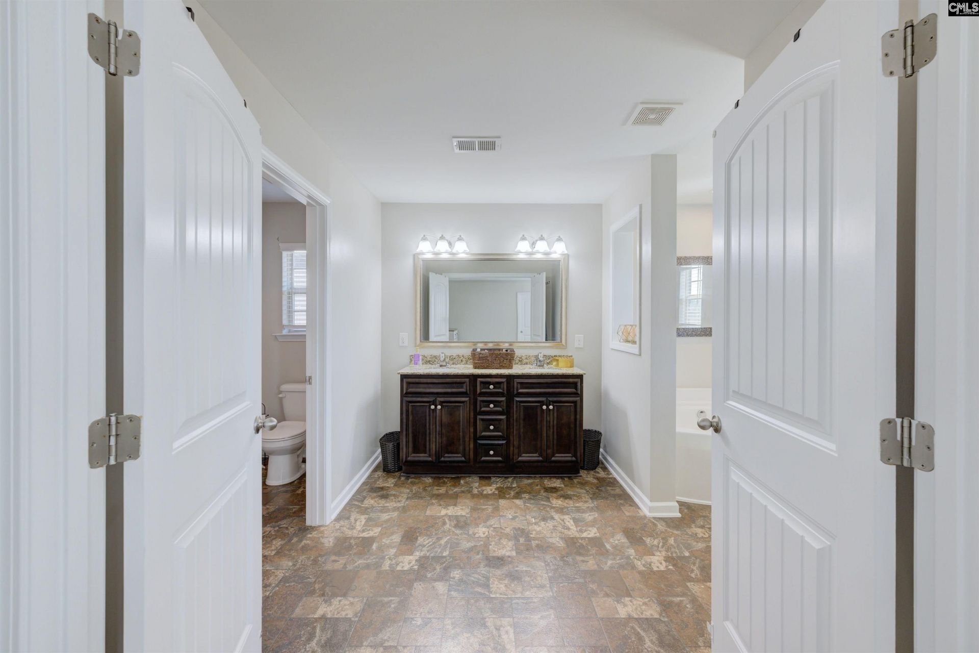 590 Kimpton Drive  Photo 13
