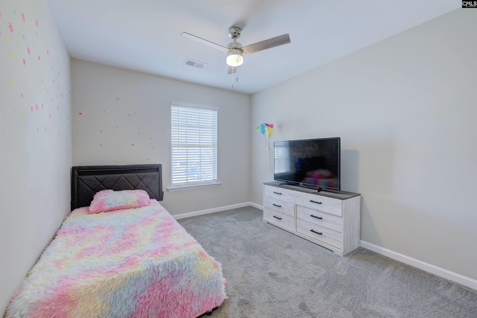 590 Kimpton Drive  Photo 18