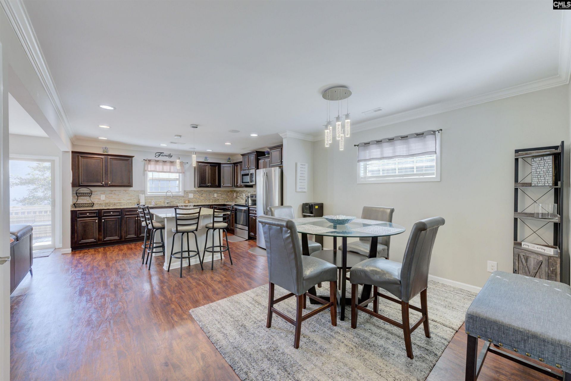 590 Kimpton Drive  Photo 4