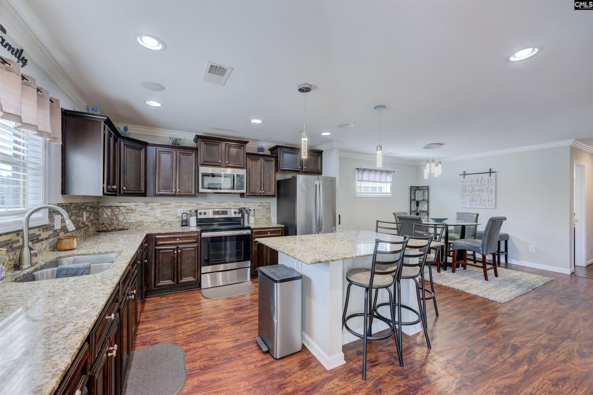 590 Kimpton Drive  Photo 6
