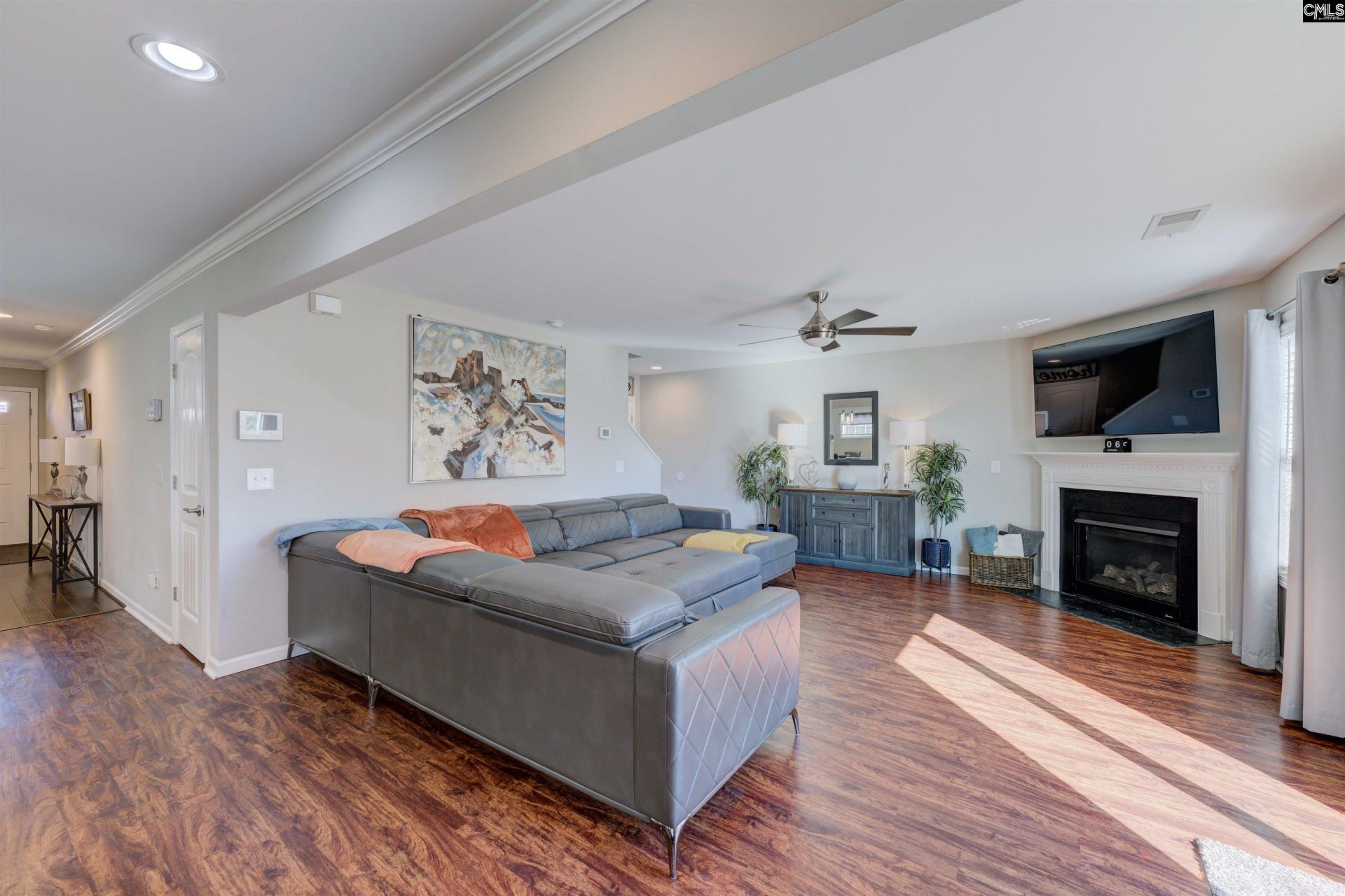 590 Kimpton Drive  Photo 7