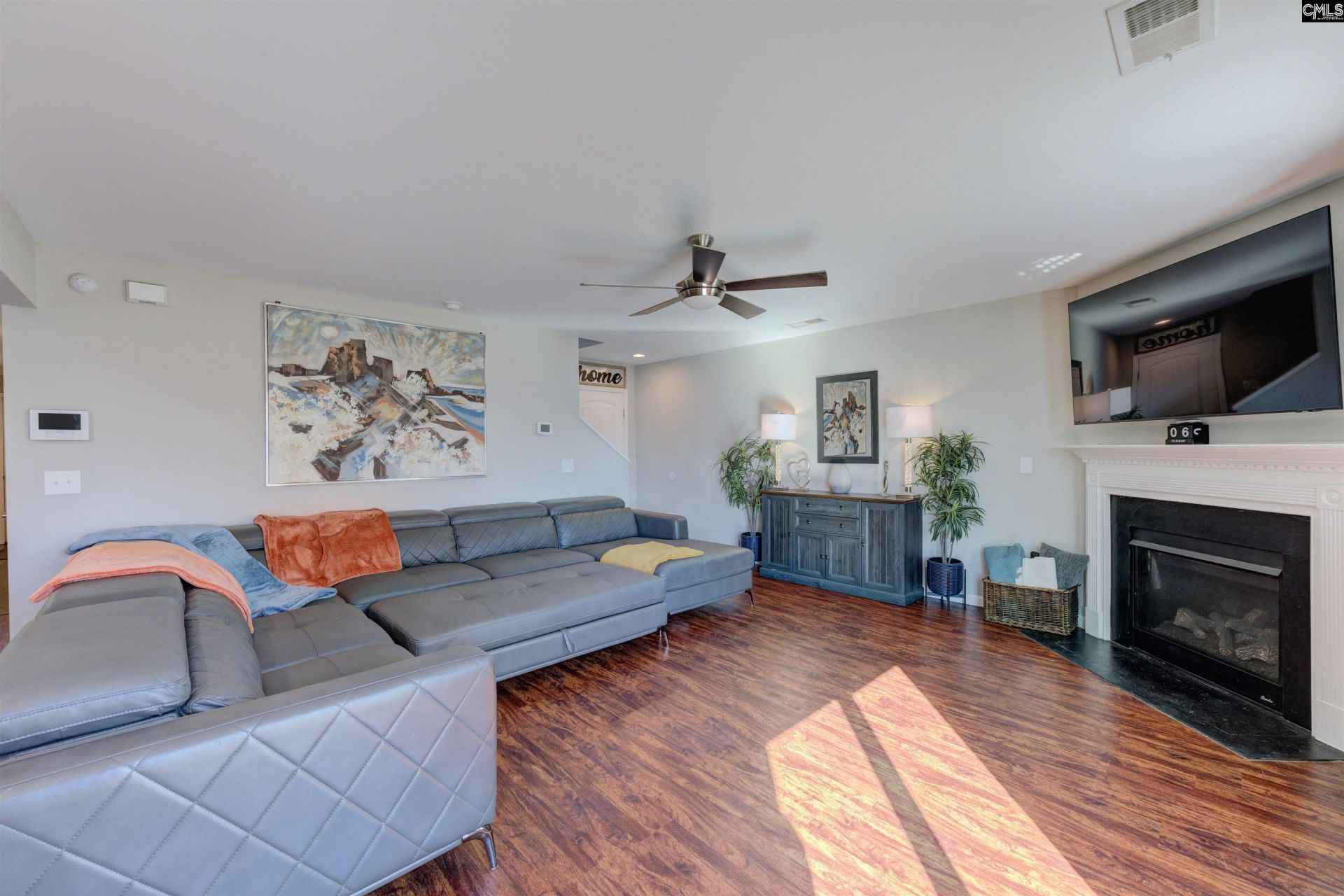 590 Kimpton Drive  Photo 8