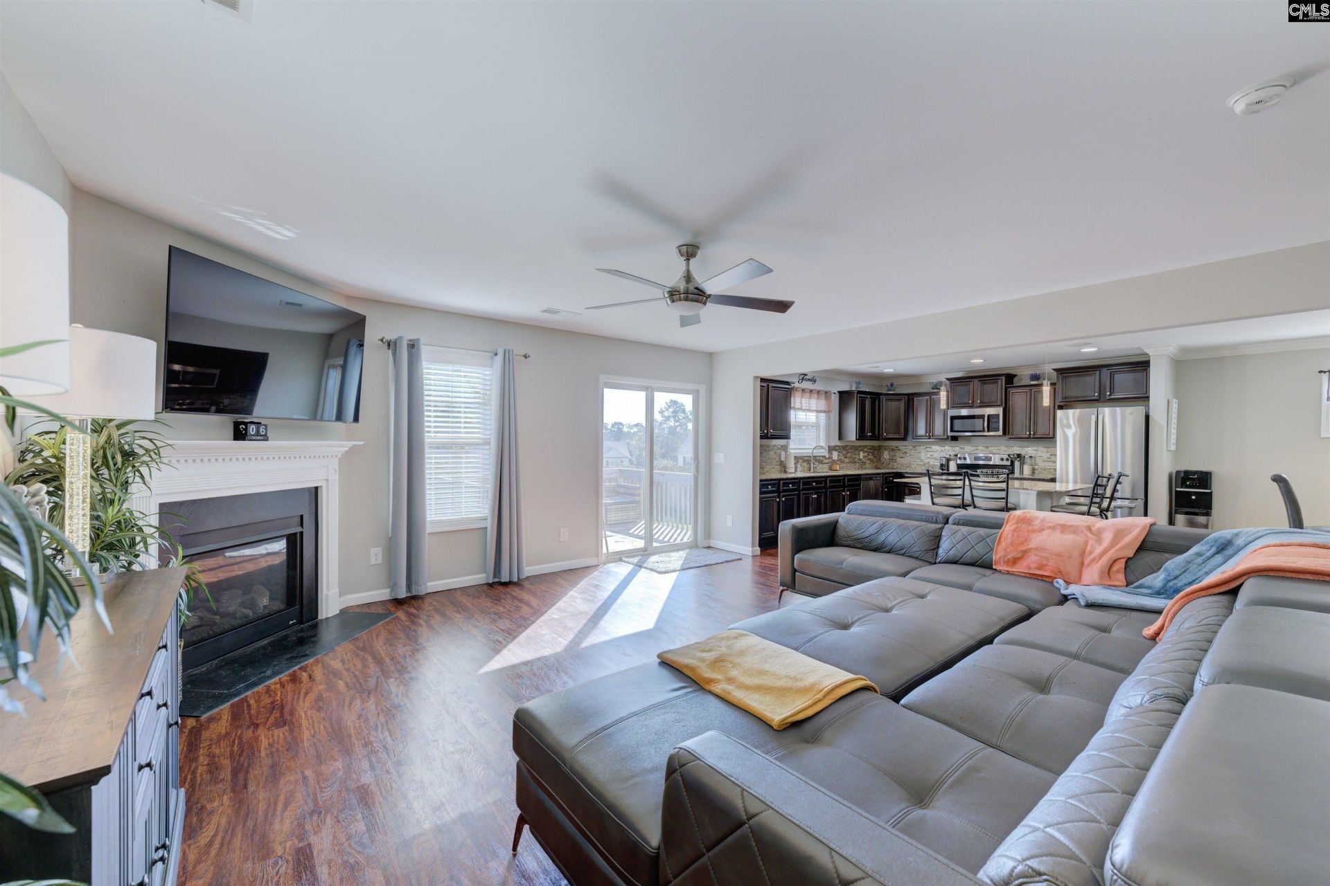 590 Kimpton Drive  Photo 9