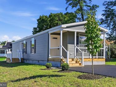 855 LOIS LANE, LEBANON, PA 17046