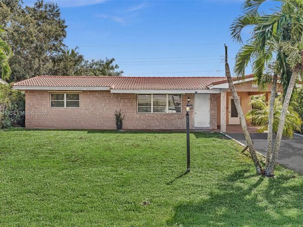 8250 NW 11th Ct , Pembroke Pines, FL 33024