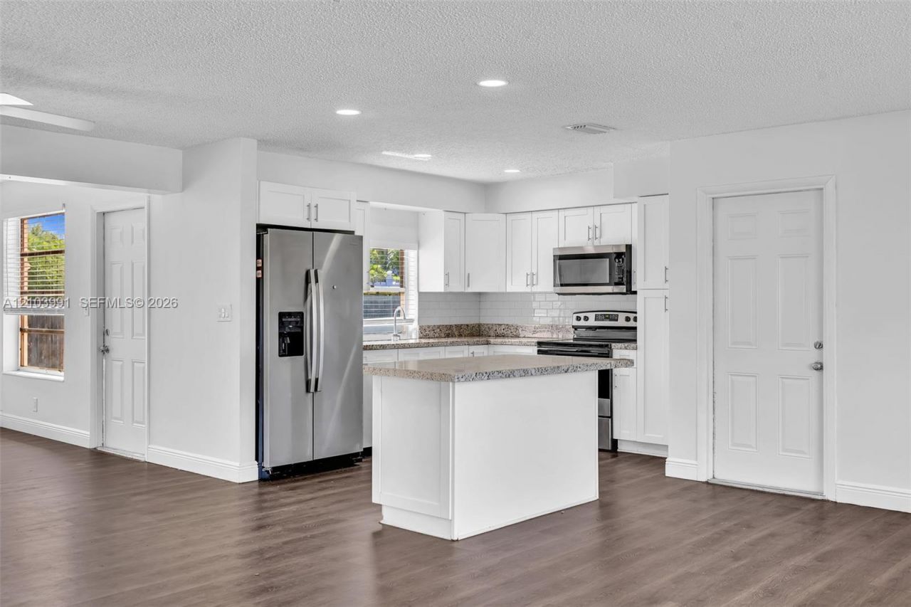 8250 NW 11th Ct , Pembroke Pines, FL 33024 Photo