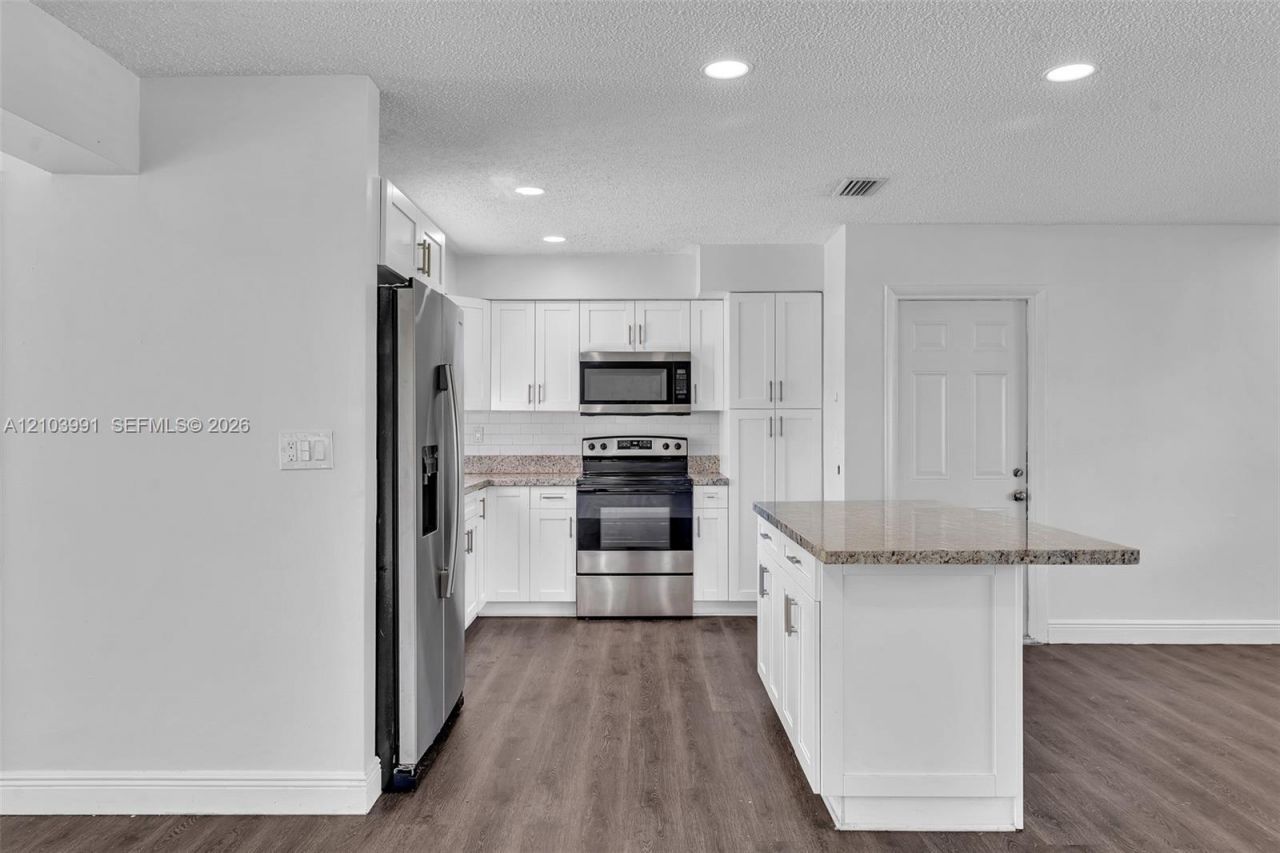 8250 NW 11th Ct , Pembroke Pines, FL 33024 Photo