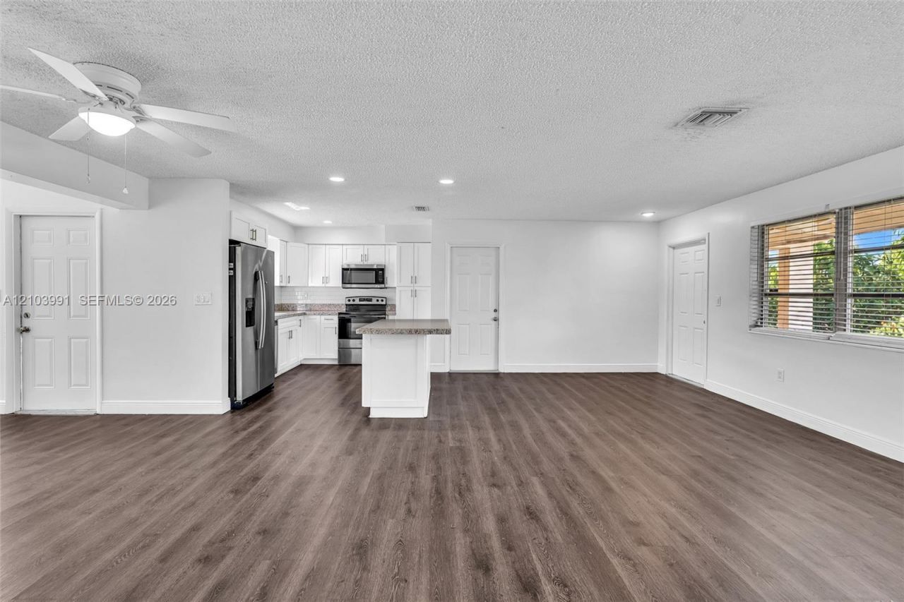 8250 NW 11th Ct , Pembroke Pines, FL 33024 Photo