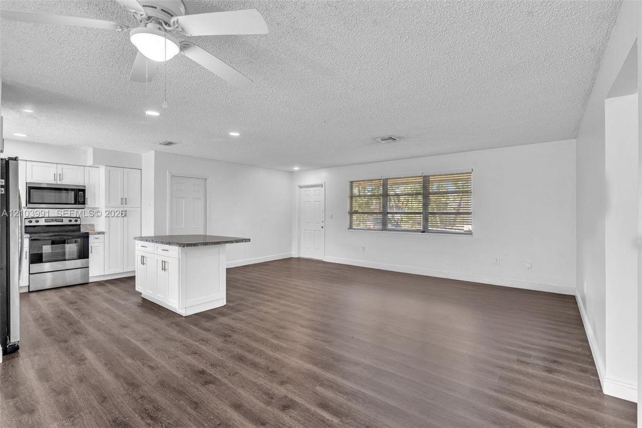8250 NW 11th Ct , Pembroke Pines, FL 33024 Photo