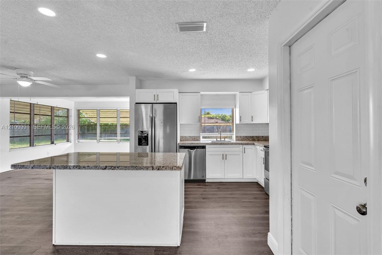 8250 NW 11th Ct , Pembroke Pines, FL 33024 Photo